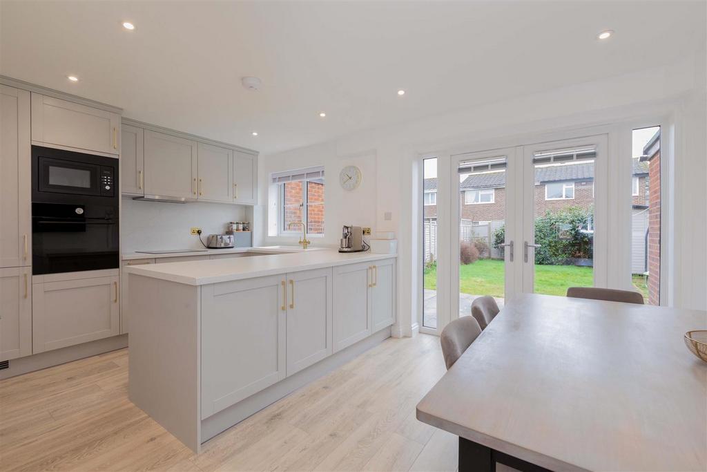 10 Purssell Close-10.jpg