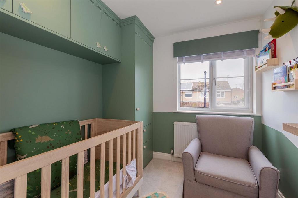 10 Purssell Close-14.jpg