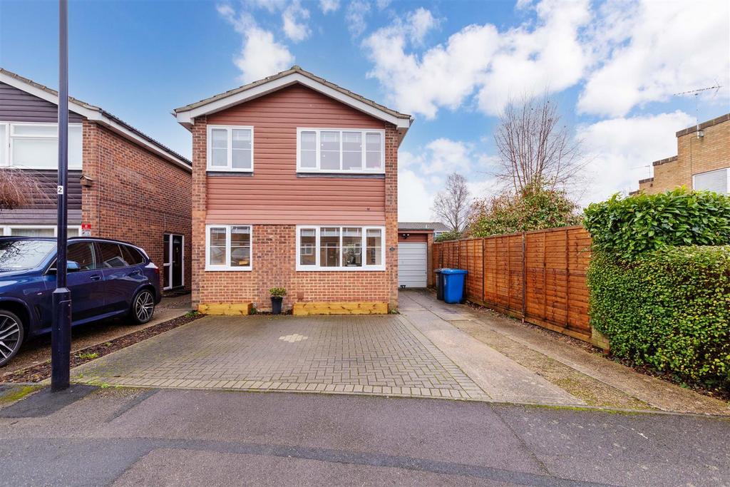 10 Purssell Close-5.jpg