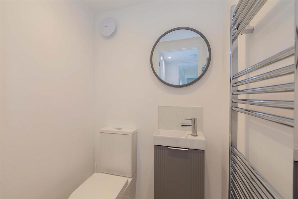10 Purssell Close-7.jpg