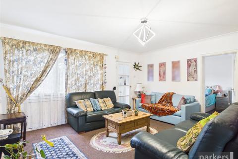 4 bedroom semi-detached house to rent, Loddon Bridge Road, Reading RG5