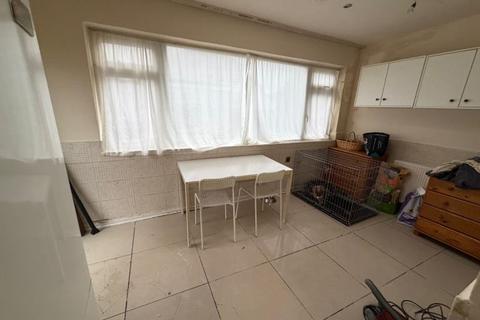 5 bedroom house to rent, Garden Road, London NW10