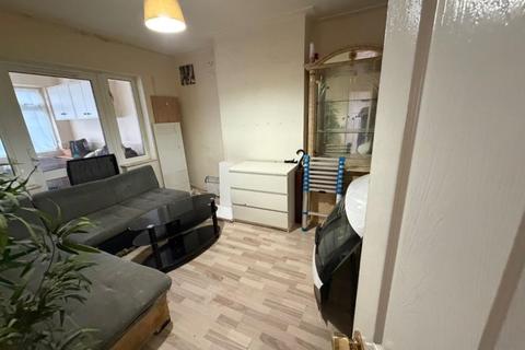 5 bedroom house to rent, Garden Road, London NW10