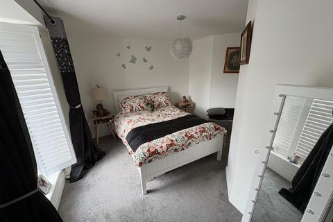 4 bedroom semi-detached house for sale, New Dawn Place, Stratton, Swindon