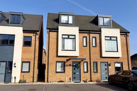 New Dawn Place, Stratton, Swindon