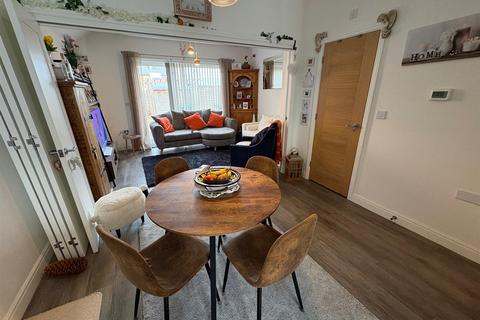 4 bedroom semi-detached house for sale, New Dawn Place, Stratton, Swindon