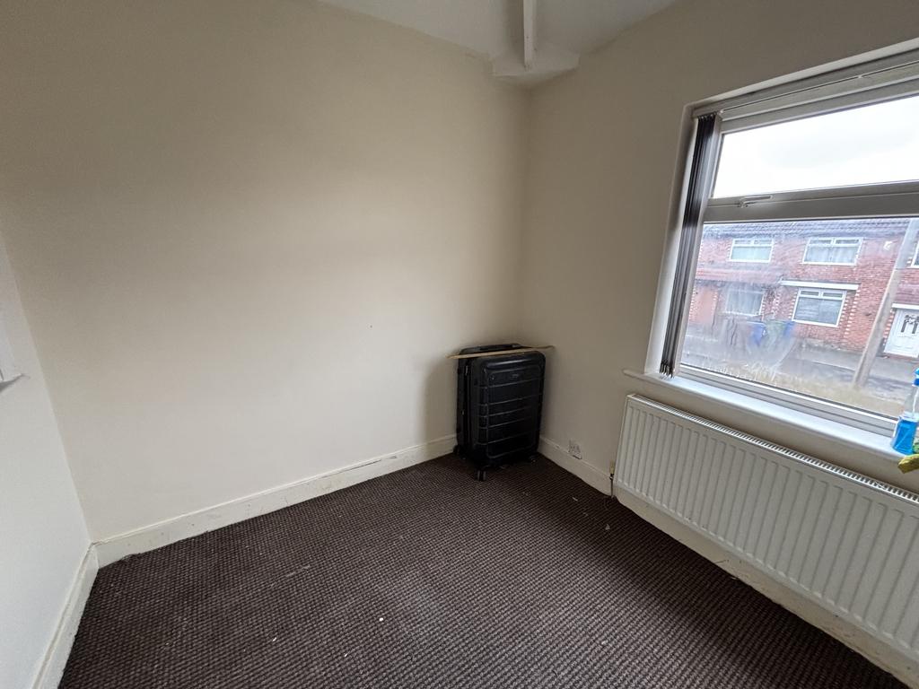 82 Forbes Road bed2.jpeg