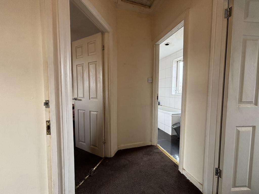 82 Forbes Road Landing.jpeg