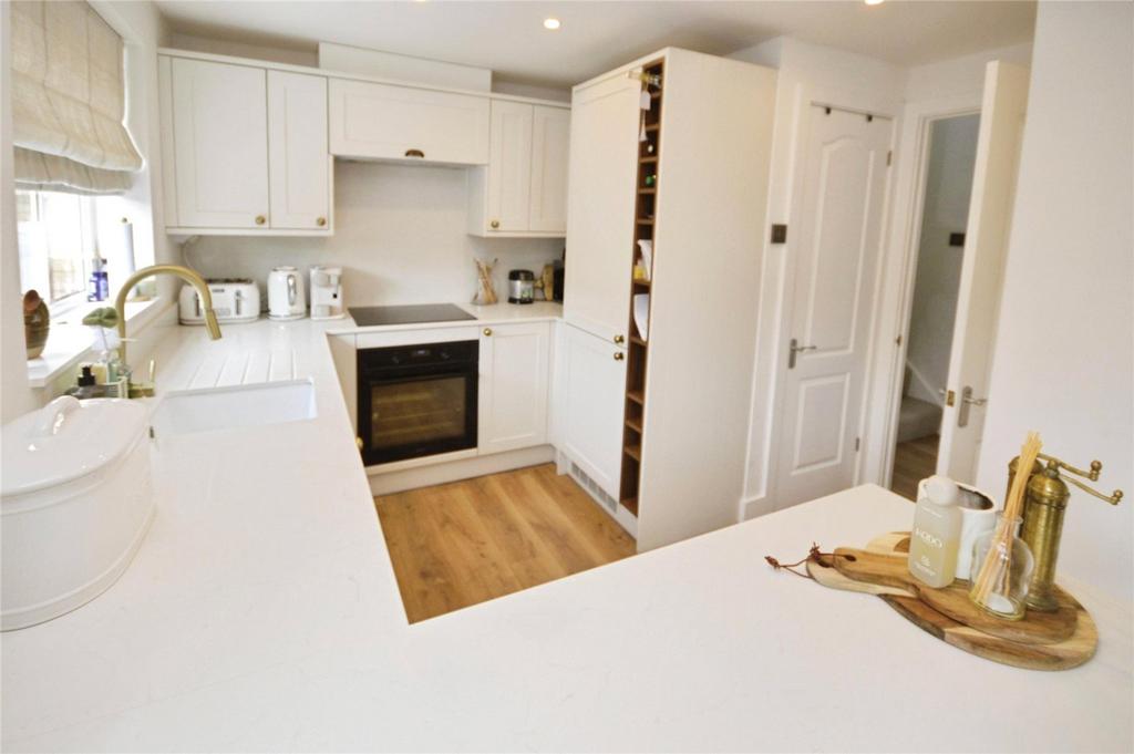 Kitchen Area Alt