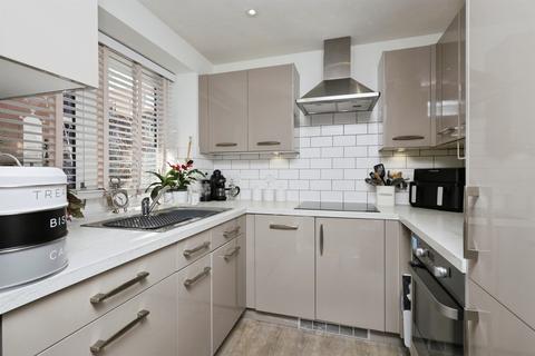 2 bedroom ground floor flat for sale, Southfields Road, Eastbourne