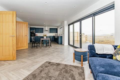 undefined, Watts Quarry Lane, Somerton