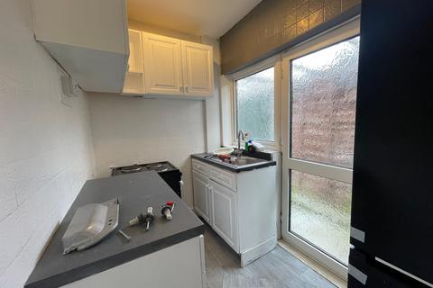 3 bedroom semi-detached house to rent, Derrydown Road, Birmingham, B42