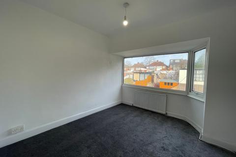 3 bedroom semi-detached house to rent, Derrydown Road, Birmingham, B42