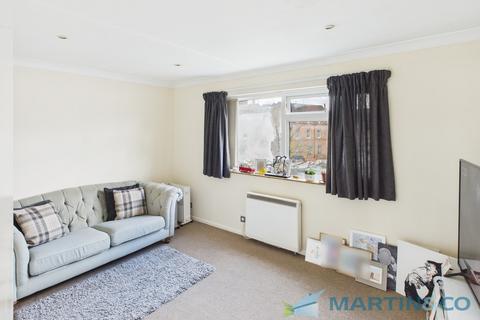 2 bedroom flat to rent, East Street, Tonbridge TN9