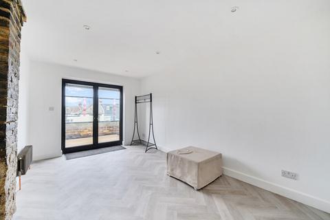 3 bedroom flat for sale, Dunstans Road, East Dulwich, London, SE22