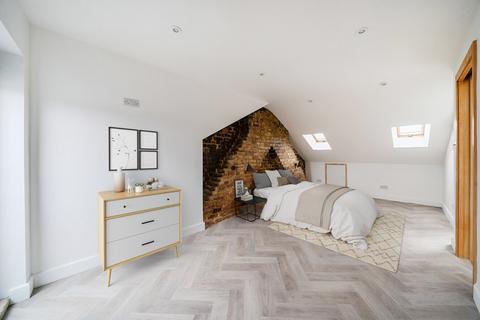 3 bedroom flat for sale, Dunstans Road, East Dulwich, London, SE22