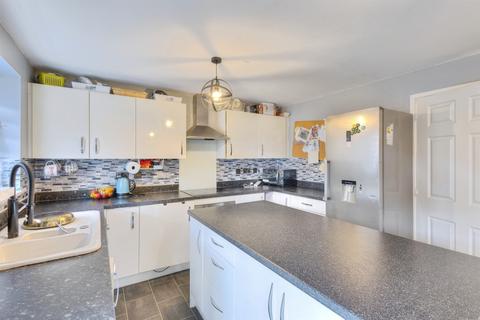 4 bedroom terraced house for sale, High Street, Upton, Northampton