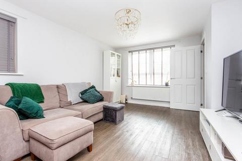 undefined, Dove Close, Higham Ferrers NN10
