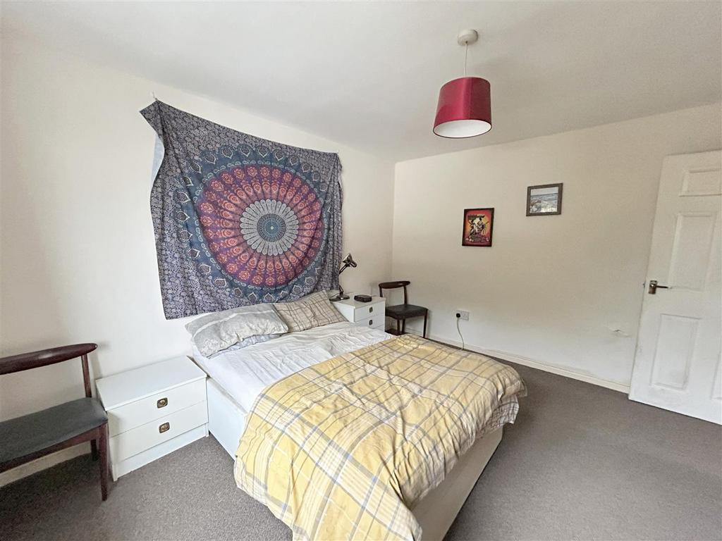 Bed 1a.jpg