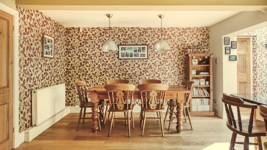 Kitchen dining area