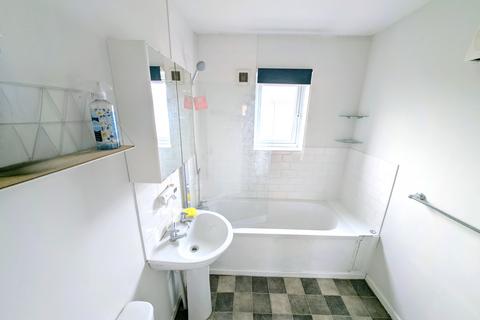 2 bedroom terraced house to rent, Mikanda Close, WISBECH