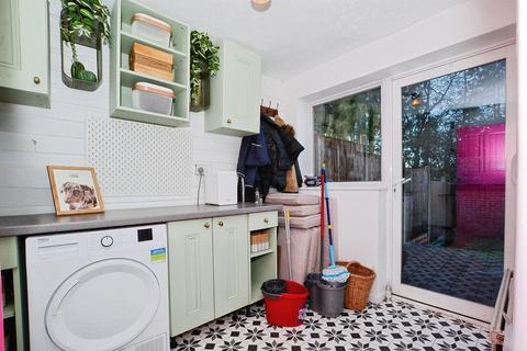 3 bedroom end of terrace house for sale, St. Martins Close, Harpenden