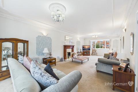 4 bedroom detached house for sale, Fox Court, Kings Bromley