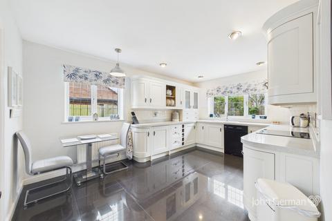 4 bedroom detached house for sale, Fox Court, Kings Bromley
