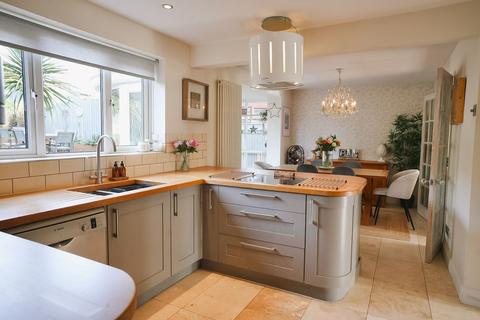 4 bedroom detached house for sale, Kestrel Road, Oakham, LE15