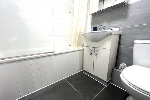 2 bedroom apartment to rent, The Brow, WATFORD
