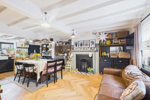 3 bedroom cottage for sale, Main Street, Barton-under-Needwood