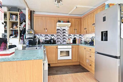 3 bedroom end of terrace house for sale, Kingsway, Camberley GU17