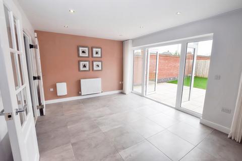 4 bedroom detached house for sale, Milestone Road, Loggerheads