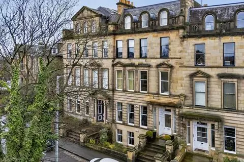 1 bedroom flat for sale - Photo 2