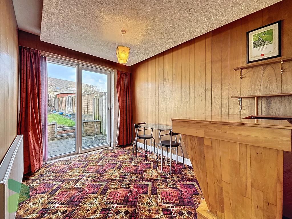Sitting room/dining room