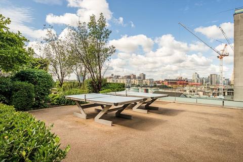 2 bedroom flat to rent, Central Avenue, London SW6
