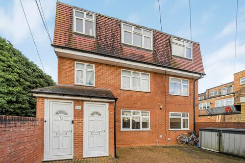 2 bedroom flat to rent, Upper Farm Road, West Molesey KT8