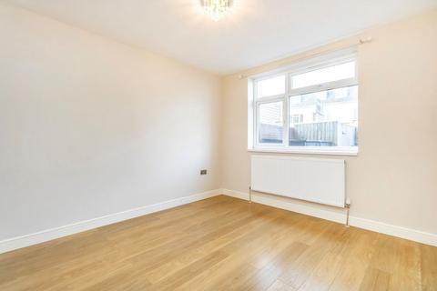 2 bedroom flat to rent, Upper Farm Road, West Molesey KT8