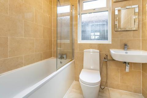 2 bedroom flat to rent, Upper Farm Road, West Molesey KT8
