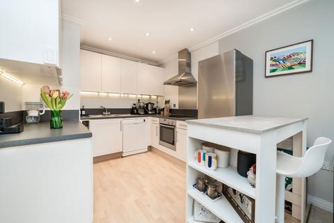 2 bedroom flat for sale, Victoria Road, London W3