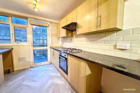 2 bedroom flat to rent, Saxville Road, Orpington, BR5