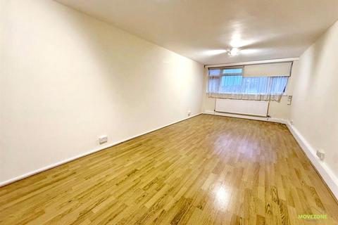 2 bedroom flat to rent, Saxville Road, Orpington, BR5