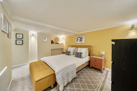 undefined, Fairfield West, Kingston upon Thames, KT1
