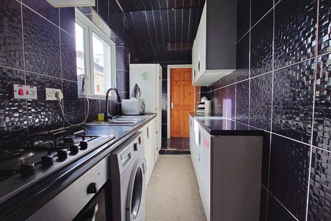 3 bedroom terraced house for sale, Greengates Street, Tunstall, Stoke-on-Trent