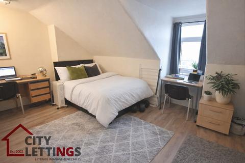 5 bedroom terraced house to rent, Queens Road, Beeston