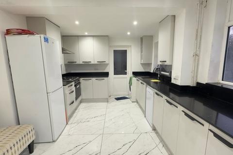 3 bedroom semi-detached house to rent, Lankers Drive, Harrow