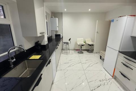 3 bedroom semi-detached house to rent, Lankers Drive, Harrow