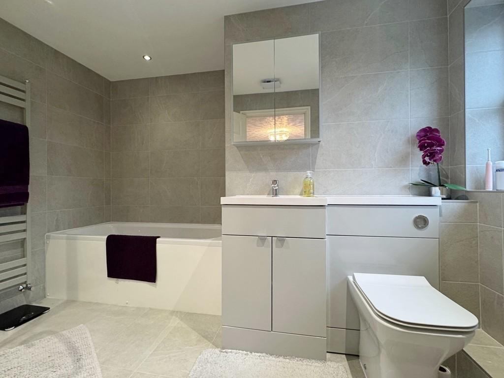 En-Suite Bathroom