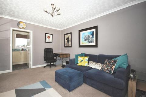 1 bedroom flat for sale, St. Johns Court, WARWICK