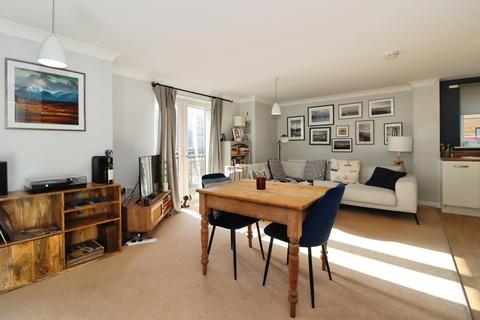 2 bedroom flat for sale, Honeysuckle Road, Lyde Green, Bristol, BS16